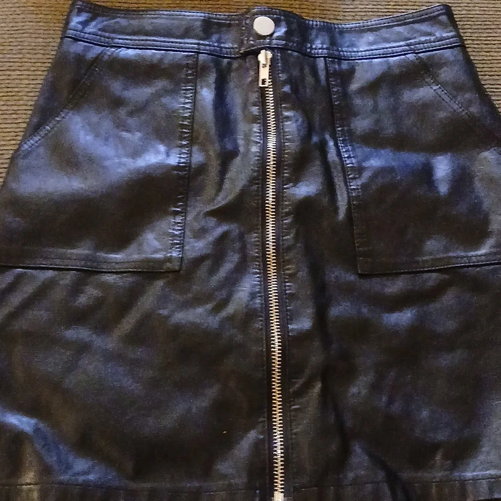 Leather mini - Picture 1 of 4